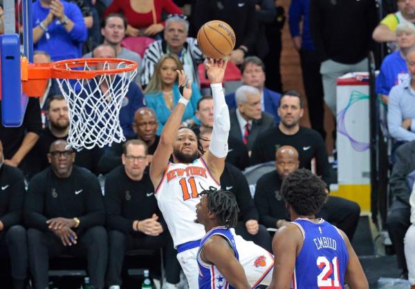 alen Brunson #11 of the New York Knicks puts up a shot during the third quarter.