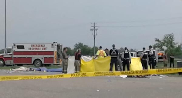 respo<em></em>nders at scene of deadly bus crash in Manitoba