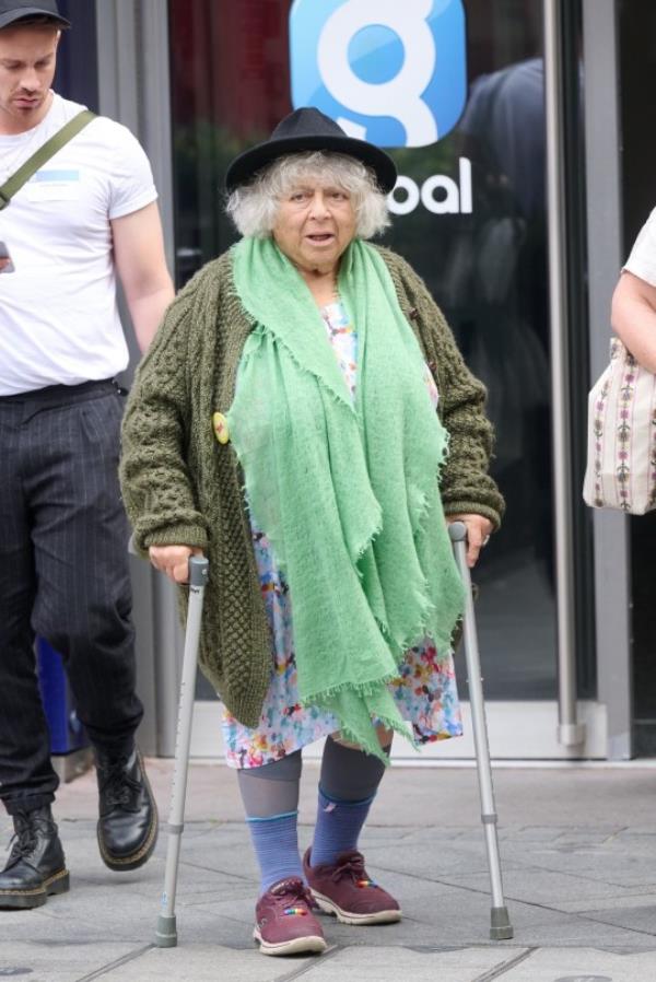 BGUK_2736969 - London, UNITED KINGDOM - Miriam Margolyes seen leaving the Global Radio Studios Pictured: Miriam Margolyes BACKGRID UK 26 SEPTEMBER 2023 BYLINE MUST READ: AlanDWest / BACKGRID UK: +44 208 344 2007 / uksales@backgrid.com USA: +1 310 798 9111 / usasales@backgrid.com *Pictures Co<em></em>ntaining Children Please Pixelate Face Prior To Publication*