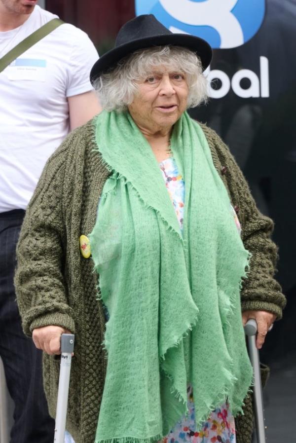BGUK_2736969 - London, UNITED KINGDOM - Miriam Margolyes seen leaving the Global Radio Studios Pictured: Miriam Margolyes BACKGRID UK 26 SEPTEMBER 2023 BYLINE MUST READ: AlanDWest / BACKGRID UK: +44 208 344 2007 / uksales@backgrid.com USA: +1 310 798 9111 / usasales@backgrid.com *Pictures Co<em></em>ntaining Children Please Pixelate Face Prior To Publication*
