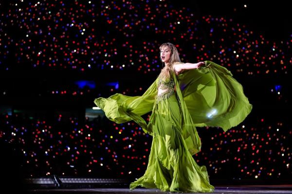 泰勒·斯威夫特的“时代之旅”演唱会电影：如何流媒体