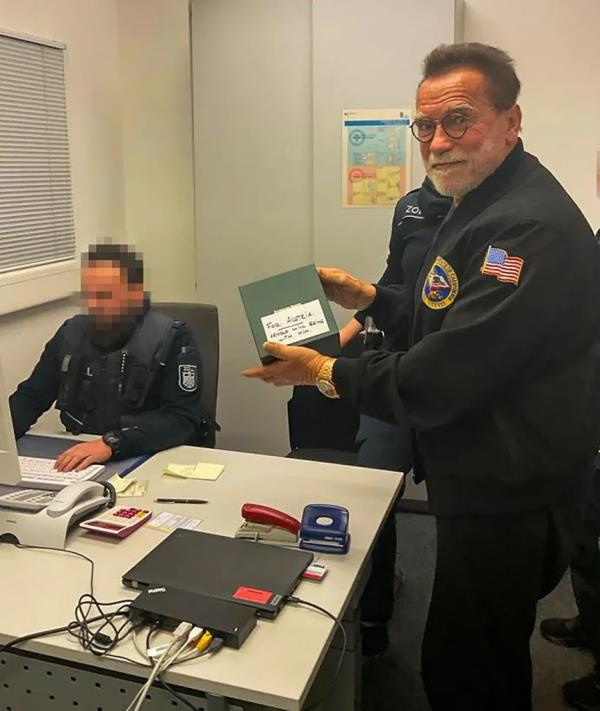 Arnold Schwarzenegger Makes Raunchy Jokes a<em></em>bout Customs Detention