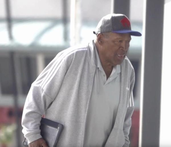 Former NFL superstar OJ Simpson was spotted Mo<em></em>nday looking extremely frail Mo<em></em>nday after he was spotted limping through the streets of Las Vegas clutching what appeared to be an iPad. 
