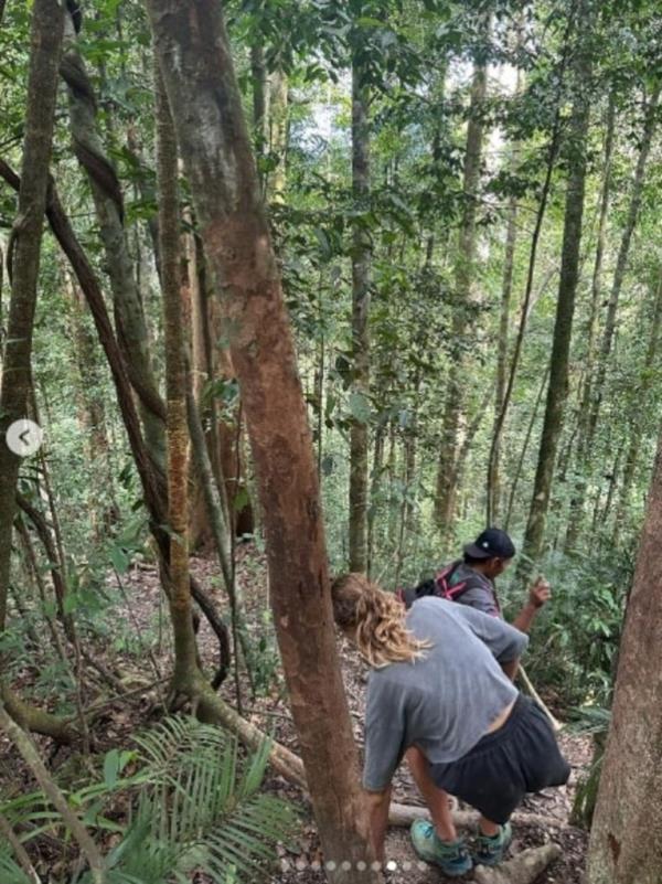 4名30岁生日旅行后在印度尼西亚失踪的澳大利亚人被发现漂浮在冲浪板上