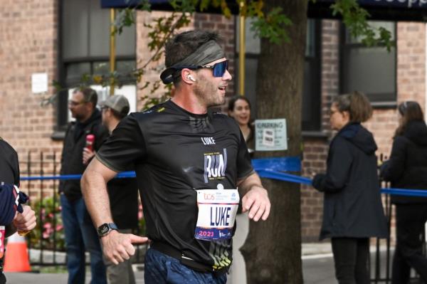Luke Macfarlane runs during the 2023 TCS New York City Marathon on November 05, 2023 