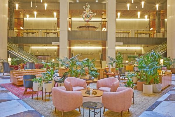 The Palm Court, lobby with direct co<em></em>nnection to Grand Central Station.