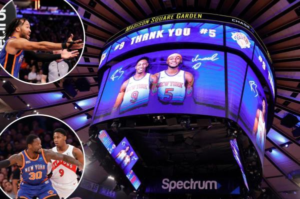 Jalen Brunson #11 of the New York Knicks reacts during the first half of Saturday's game against the Toro<em></em>nto Raptors.
