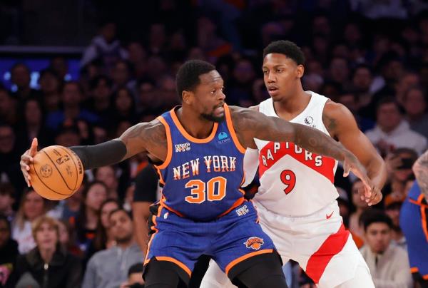 Julius Randle looks to make a move on former teammate RJ Barrett during the Knicks' win.