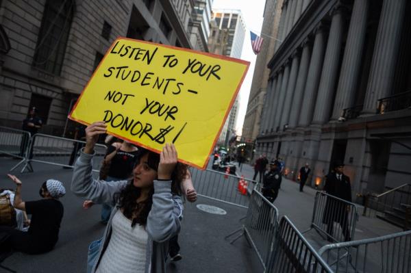 the anti-Israel crowd set up a picket line demanding that the Parsons School of Design divest from Israel-backed companies.