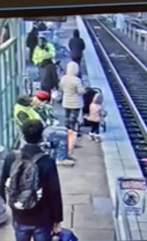 The toddler seen seco<em></em>nds before being pushed.