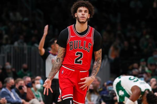 Chicago Bulls guard Lo<em></em>nzo Ball in red uniform, reacting after making a shot during a game against the Boston Celtics