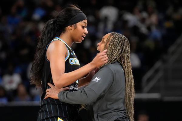 Chicago Sky head coach Teresa Weatherspoon in discussion with Angel Reese during a WNBA basketball game