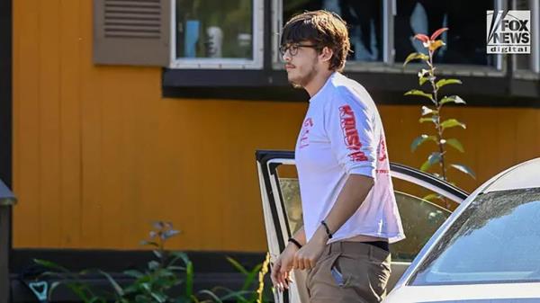 A man claiming to be the son of Craig Ross Jr. is shown after state police collected evidence at 13 Circle Drive in Porter Corners, New York.</p>

<p>　　