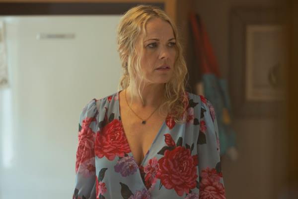 Andrea Anders as Sandra, Danny's wife.