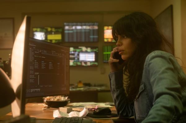 Vanessa Ferlito plays Danny's sister and co-worker, Lorraine.