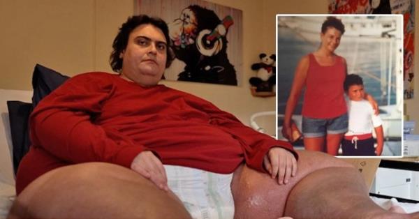 英国最胖男子的妈妈说她“应该对他更严格”