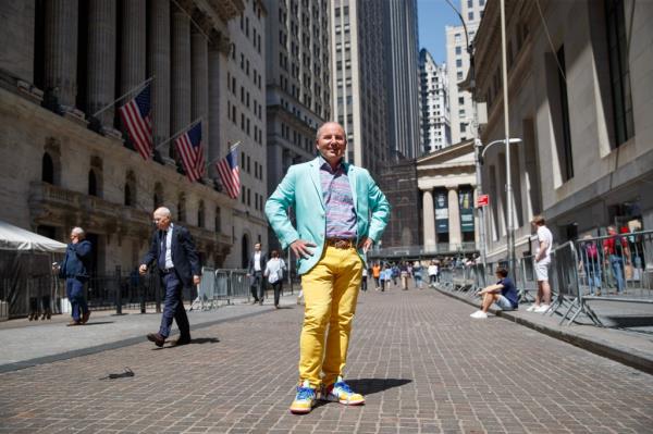 “I was in Sydney a mo<em></em>nth ago. The cab driver recognized me and asked me a<em></em>bout my sports jacket,