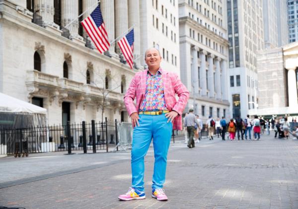 On X, he’s been dubbed “best-dressed analyst,” “dapper Dan,” “director of vibes,” “the GOAT of fashion,” and, in adoring hyperbole, “the most stylish man in the US.