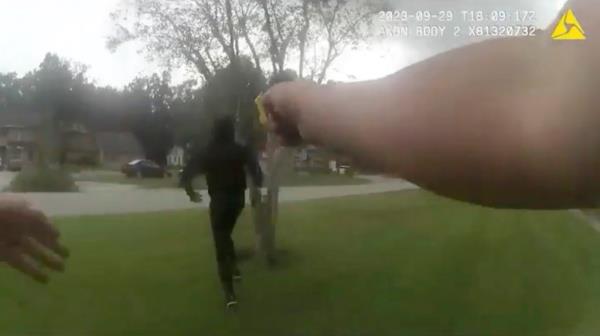 Sullivan repeatedly yells at Woods to get on the ground or he will shoot him with his Taser stun gun