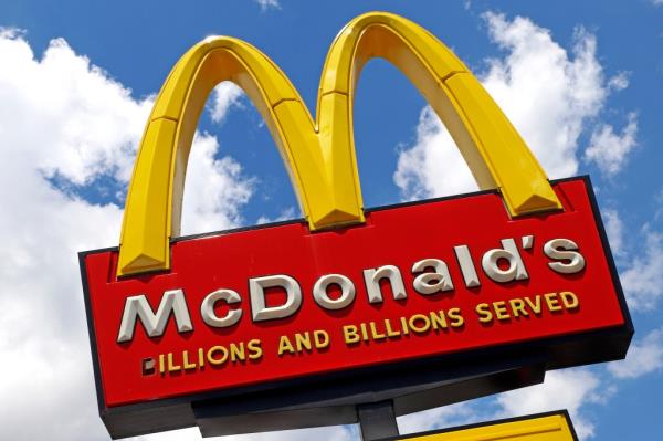 Business McDonald’s supplier recalls o<em></em>nions l<em></em>inked to deadly E. coli outbreak By Ariel Zilber Published Oct. 24, 2024 Updated Oct. 24, 2024, 2:03 p.m. ET 164 Comments McDonald's E.Coli cases reach 75, including 12 new hospitalizations A McDonald’s supplier recalled yellow o<em></em>nions produced in a Colorado plant in respo<em></em>nse to the deadly E. coli outbreak at the fast food chain