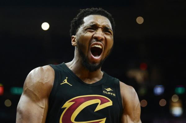 Do<em></em>novan Mitchell reacts after a basket during the Cavaliers' win over the Magic on Sunday.