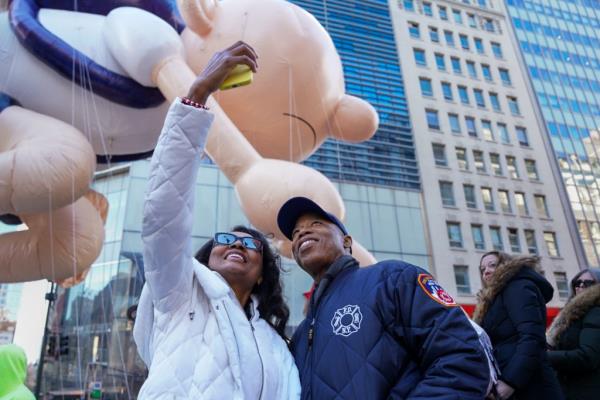 Mayor Eric Adams and partner Tracey Collins watching the Macy's Thanksgiving Parade
