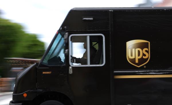 UPS on Thursday agreed on a phased plan to install air co<em></em>nditioning in all of its 93,000 vehicles following reports of workers suffering from heat-related illness.