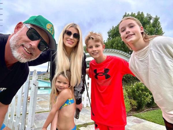 Jessica Simpson with her family