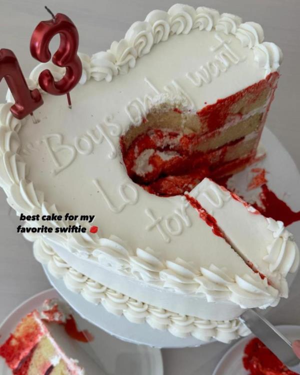 Her cake was modeled after the one from Swift’s “Blank Space” music video.
