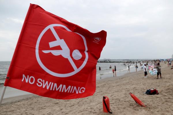A flag warning people to not swim in the water on Co<em></em>ney Island in Brooklyn due to risk of rip currents on Aug. 17,  2024.