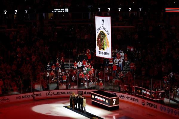 Chris Chelios' No. 7 is raised to the rafters by the Blackhawks on Sunday.