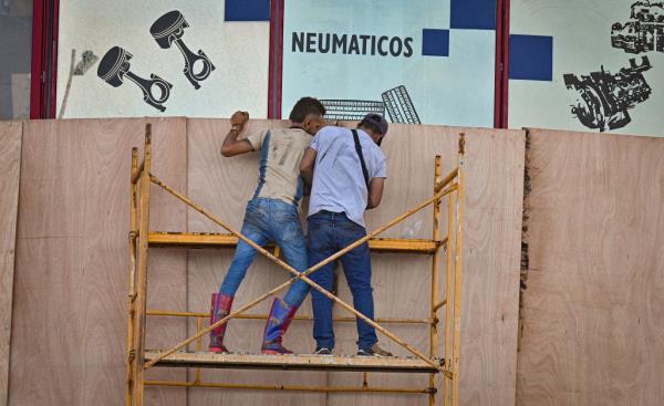 Workers in cuba