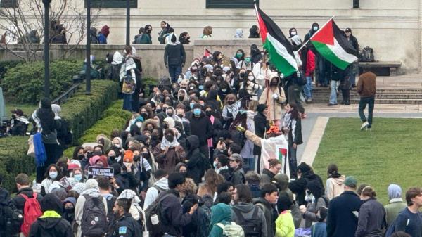Protesters on Columbia University fill the grounds.