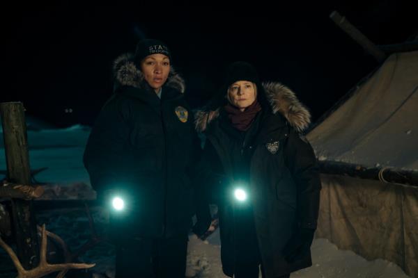 Kali Reis and Jodi Foster holding flashlights.