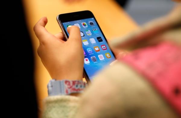 Gen Z makes fun of older generations for making big purchases o<em></em>nly on laptops opposed to using a cell phone.