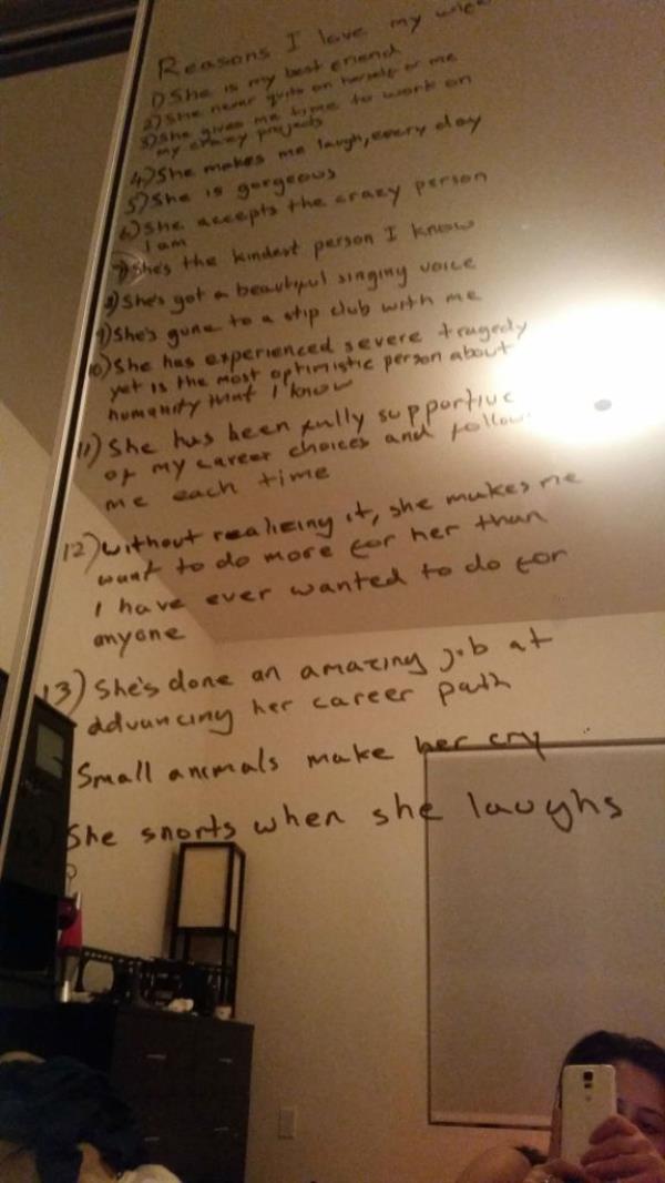 Murphy-Johnson went viral for writing out loving messages on his bedroom mirror so they would be seen by his wife.</p>

<p>　　