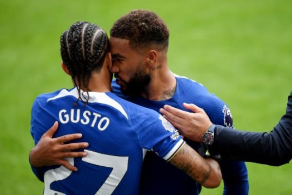 Reece James hugs Chelsea teammate Malo Gusto