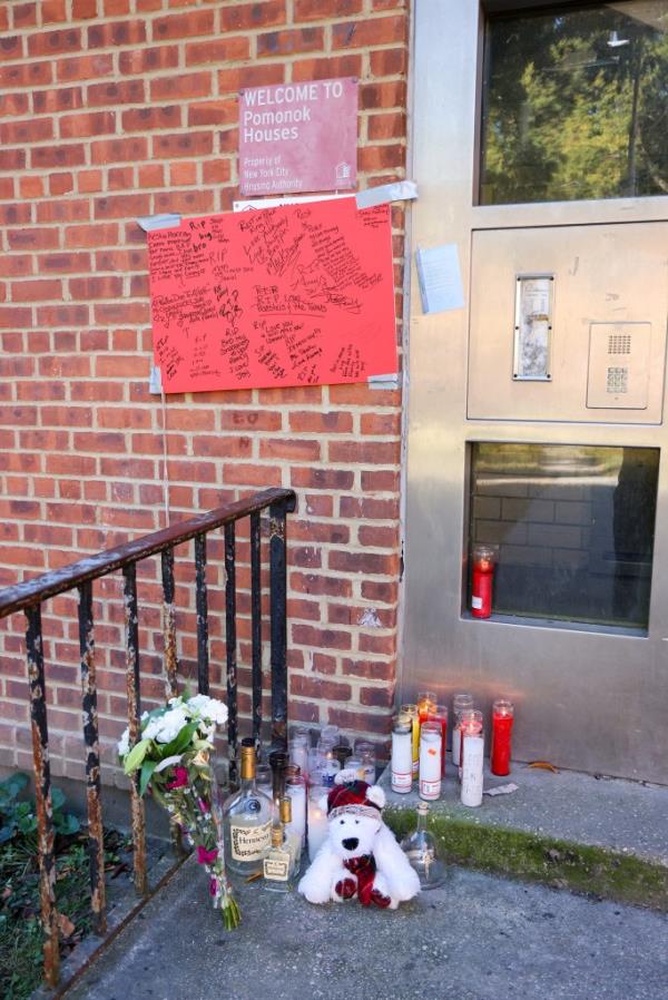 The improm<em></em>ptu memorial outside Beverly's house.