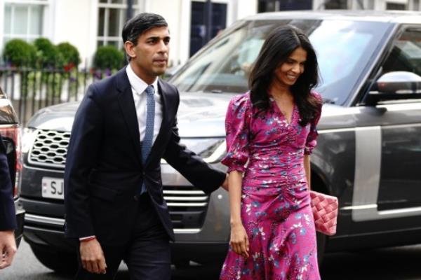 Prime Minister Rishi Sunak and his wife Akshata Murty arrive for the Rupert and Lachlan Murdoch annual party at Spencer House, St James' Place in London. Picture date: Thursday June 22, 2023. PA Photo. Photo credit should read: Victoria Jones/PA Wire