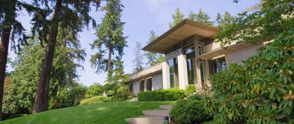 Of the most impressive of Jeff Bezos' previously-unreported Seattle-area homes is this $37.5 million waterfront mansion in the ultra-luxe Hunts Point neighborhood.