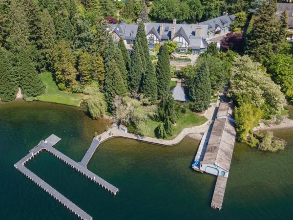 This mansion, which has undergone $28 million worth of renovations, was previously thought to be Bezos' primarily Seattle residence. It's located less than 10 miles from Amazon's headquarters.