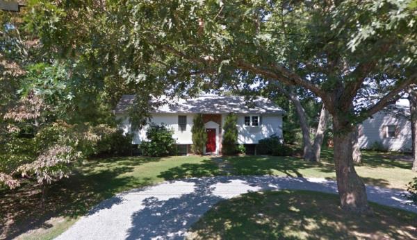 70 John St. Sag Harbor</p>

<p>　　