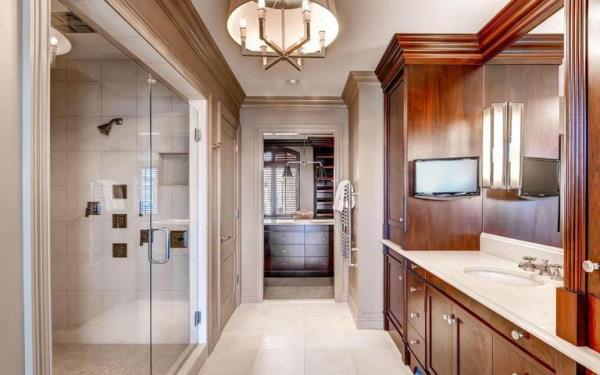 One of 10 bathrooms.
