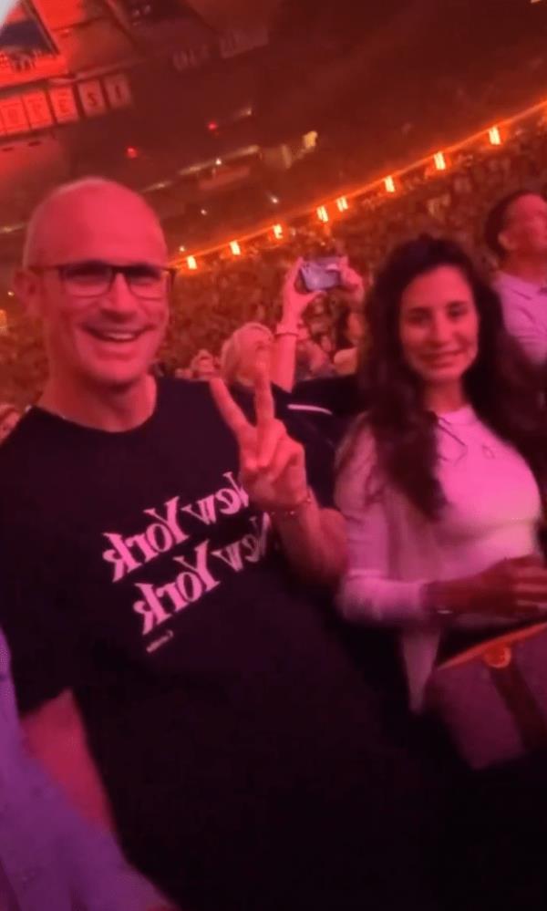 Dan Hurley and his wife take in a Billy Joel co<em></em>ncert amid Laker job rumors.