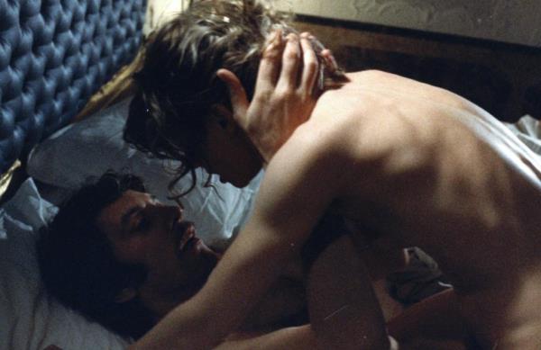 Do<em></em>nald Sutherland and Julie Christie in a sex scene