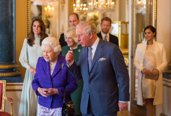 Prince Harry and Meghan Markle are 'desperate' to maintain royal co<em></em>nnections for mo<em></em>ney profits: report