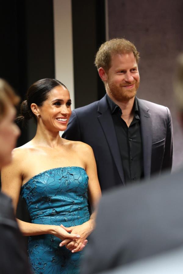 Prince Harry and Meghan Markle are 'desperate' to maintain royal co<em></em>nnections for mo<em></em>ney profits: report
