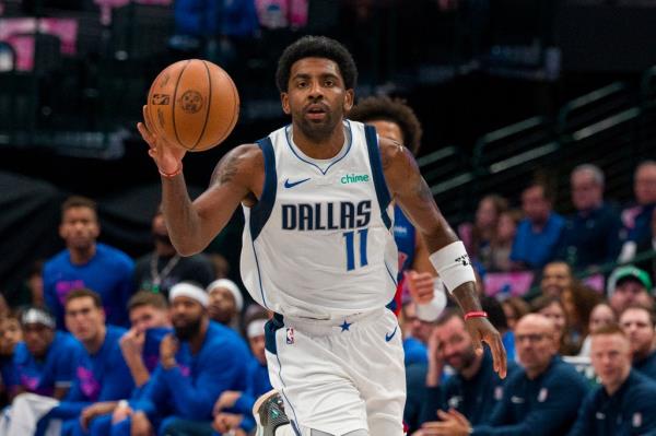 Mavericks guard Kyrie Irving (11) brings the ball up court against the Detroit Pistons