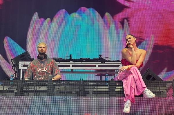 Sofi Tukker on stage 