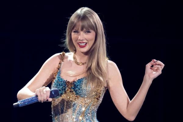 Taylor Swift smiling. 